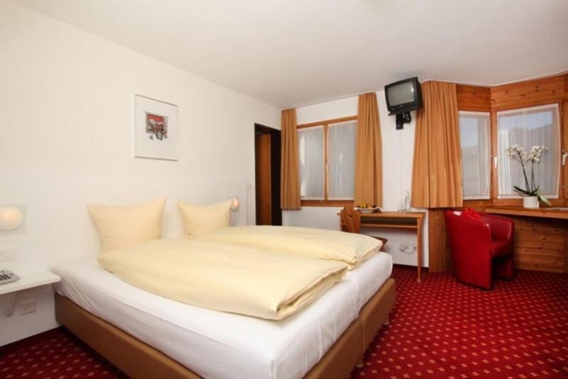 Hotel Central Obersaxen Ruang foto