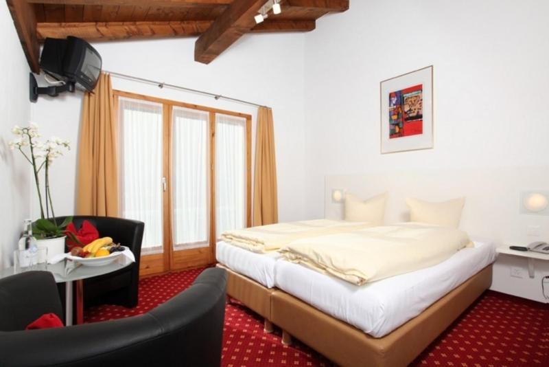 Hotel Central Obersaxen Bagian luar foto