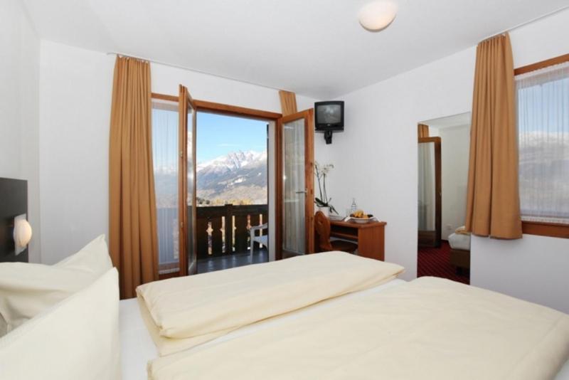 Hotel Central Obersaxen Bagian luar foto