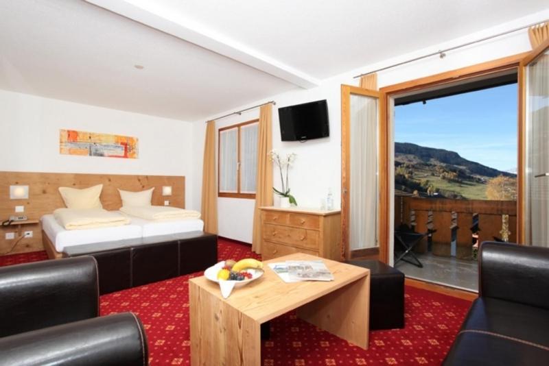 Hotel Central Obersaxen Bagian luar foto