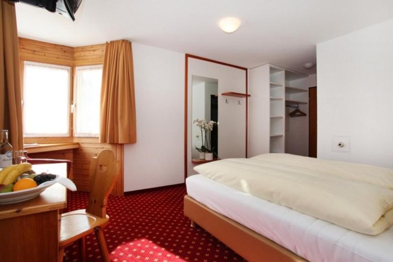 Hotel Central Obersaxen Bagian luar foto