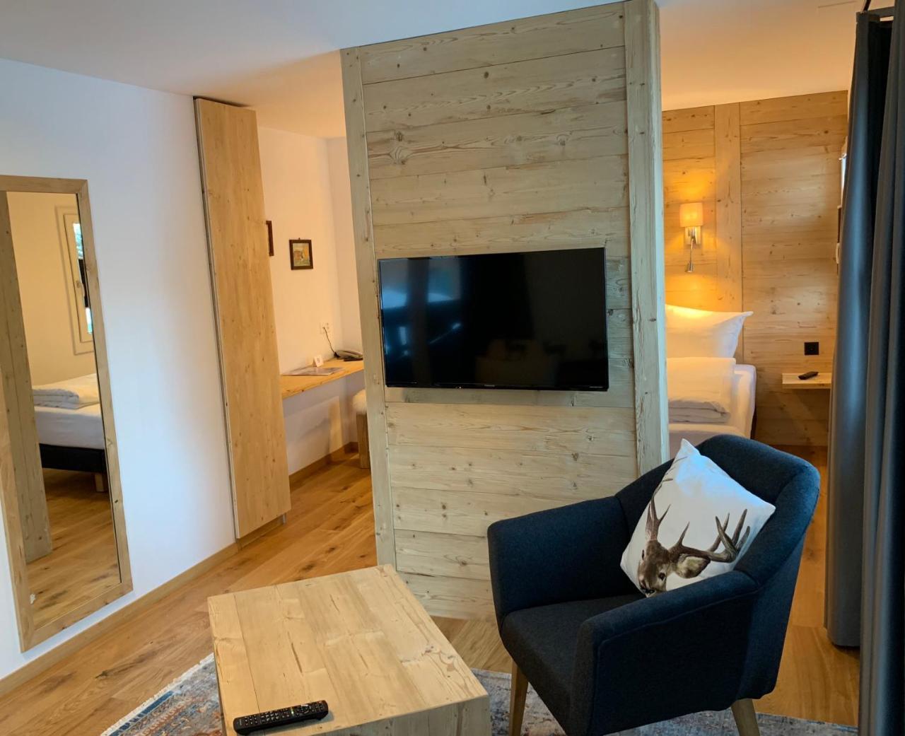 Hotel Central Obersaxen Bagian luar foto