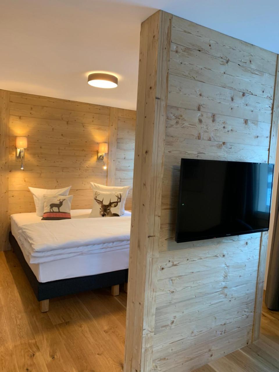 Hotel Central Obersaxen Bagian luar foto